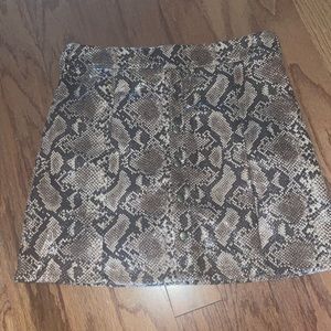 Snake print skirt size medium